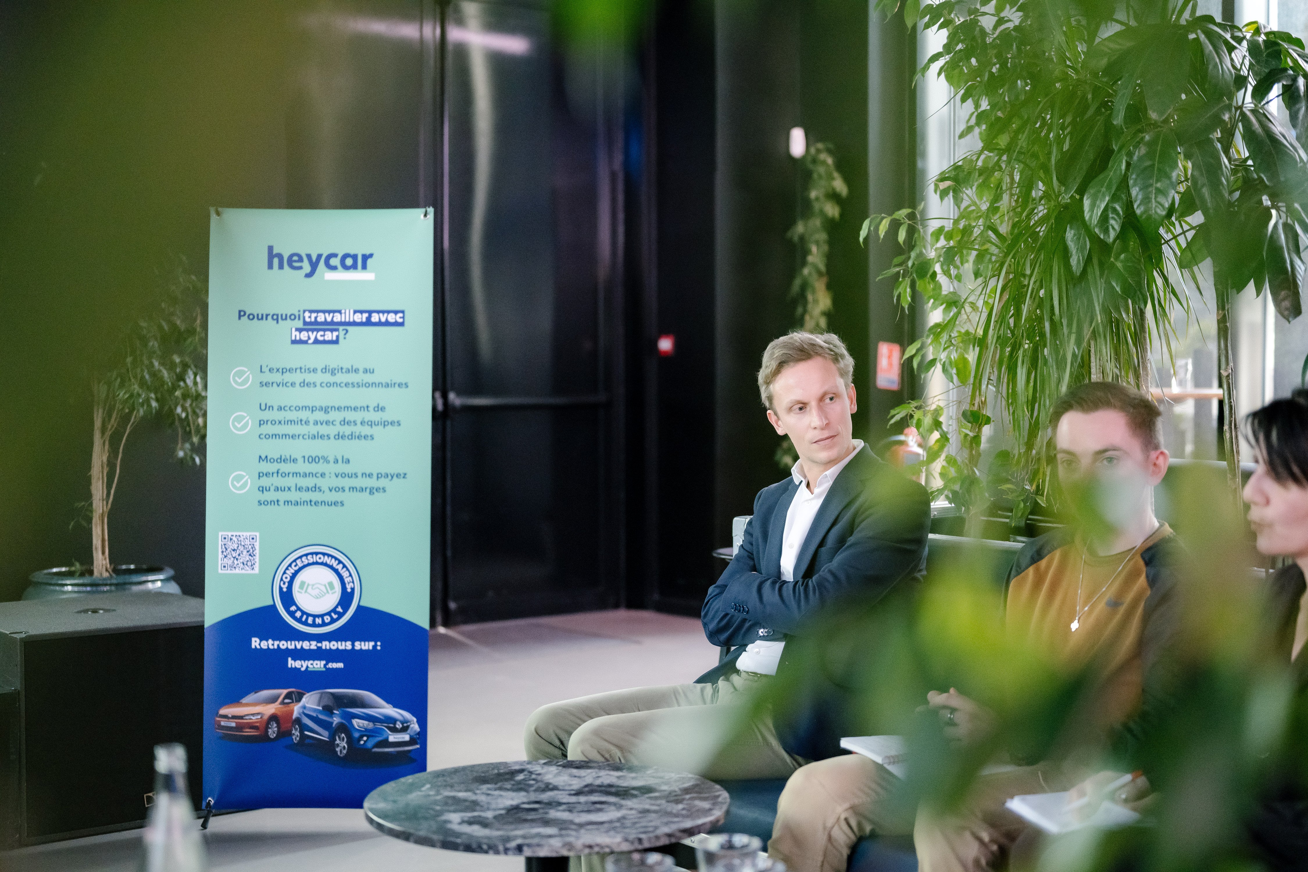 photo-table-ronde-entreprise-heycar-la-defense-agnes-colombo-photographe-paris-078 (1)